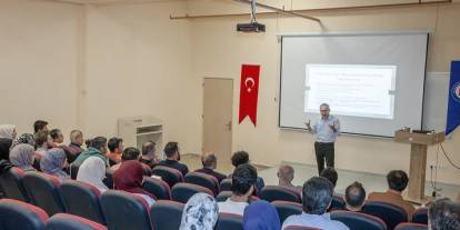 Hakkari Üniversitesinde “Tanrı ve Felsefe” Adlı konferans gerçekleşti