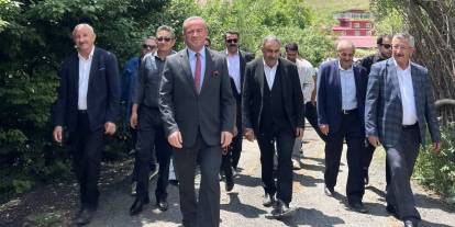 AK Parti Hakkari İl Başkanlığı sahada olmaya devam ediyor