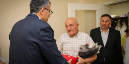 Vali Ali Çelik, Babalar Günü’nde şehit babasını unutmadı
