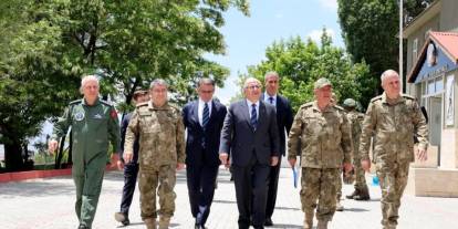 Bakan Güler İran sınır hattında incelemelerde bulundu