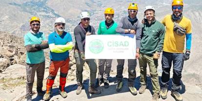Hakkari'de Dağcılar, Sümbül Dağı'na Yılın İlk Tırmanışını Gerçekleştirdi