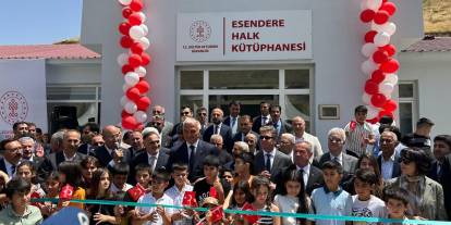 Bakan Ersoy, Esendere' de kütüphane açtı