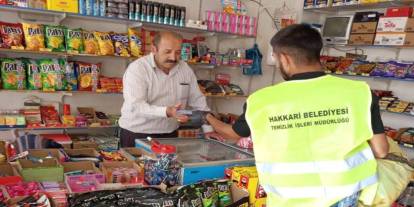 Hakkari'de Temizlik seferberliği: 2 bin broşür dağıtıldı