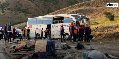 Yolcu Otobüsü Dağa Çarptı: 33 Yaralı