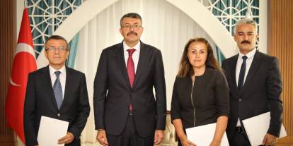 Gümrük müdürleri Hakkari'ye veda etti
