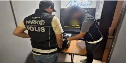 Bavuldan uyuşturucu çıktı