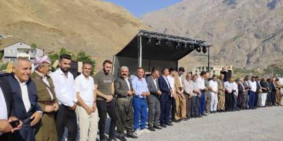 Hakkari’deki düğünler sıcak hava dinlemiyor