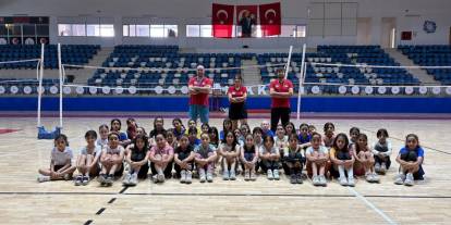 Geleceğin Voleybolcuları Hakkari’de yetişiyor