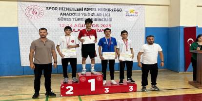 Hakkâri Güreşte Zirvede!