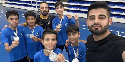 Hakkari Badminton’da takımı Türkiye finallerinde