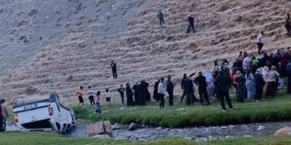 Van'da kamyonet uçuruma yuvarlandı: 6 yaralı