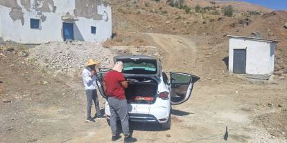 Hakkari'de su arama çalışması yapılıyor