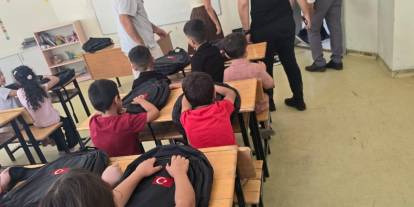 Öğrencilere “İyilik Dolu Çanta” Sürprizi