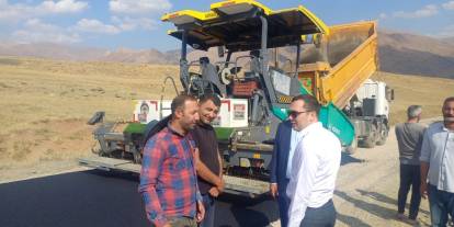 Hakkari Akkuş ve Çetintaş yolu asfaltlanıyor