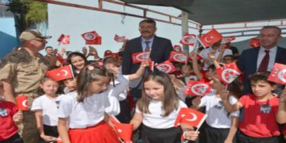 Hakkâri’de İlköğretim Haftası coşkusu