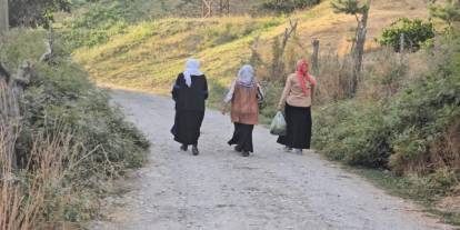 Rezan mezrası sakinleri, asfalt ve sulama suyu istiyor