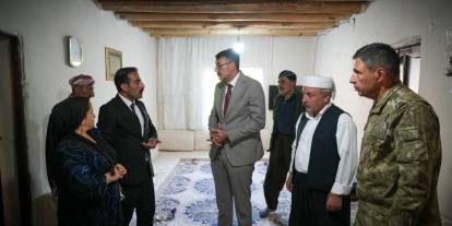 Vali Çelik, Şemdinli’de Şehit ailesini ziyaret etti
