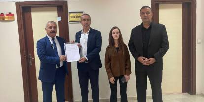 Hakkari DEM Parti Merkez İlçe Başkanları mazbatalarını aldı