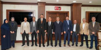 İHH Hakkâri heyeti, Vali Ali Çelik’i ziyaret etti