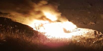 Çukurca Akkaya'da park halindeki araç alev alev yandı