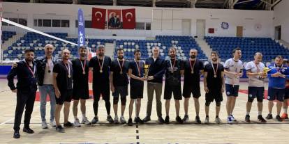 Hakkari’de Kamu Spor Oyunları voleybol finali nefes kesti