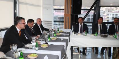 Vali Çelik, Muhtarlarla bir araya geldi