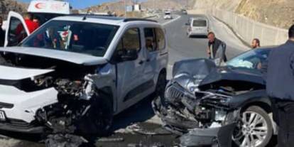 Hakkari girişinde kaza 3 yaralı