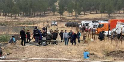 Kurbağa adamlar kayıp polisi arıyor