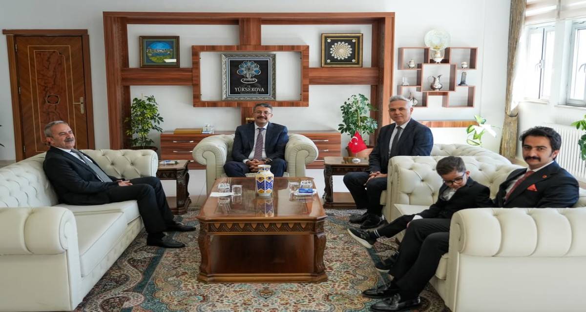 vali-ali-celik-yuksekovada-siyasi-temsilciler-kanaat-onderleri-ve-stk-temsilcileriyle-bulustu-vali-ali-celik-beraberindeki-heyetle-birlikte-yuksekova-kaymakamligini-ziyaret-etti-ziyaret-kapsaminda-mhp-ilce-b-1.jpg