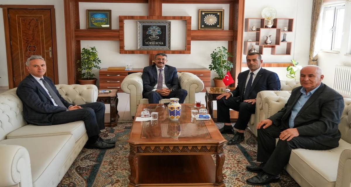 vali-ali-celik-yuksekovada-siyasi-temsilciler-kanaat-onderleri-ve-stk-temsilcileriyle-bulustu-vali-ali-celik-beraberindeki-heyetle-birlikte-yuksekova-kaymakamligini-ziyaret-etti-ziyaret-kapsaminda-mhp-ilce-baska.jpg