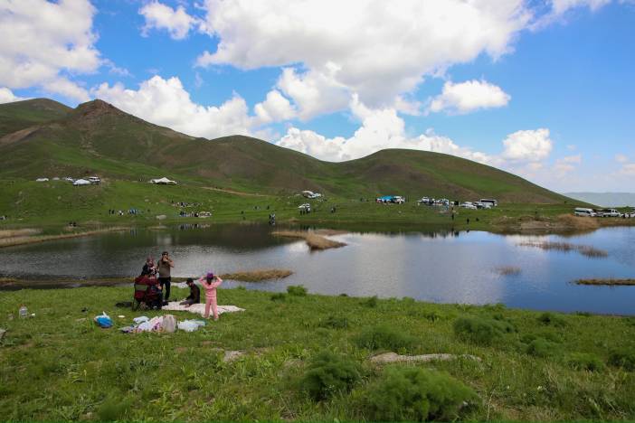 vali-celik-3400-rakimda-vatandaslarla-bulustu-2.jpeg