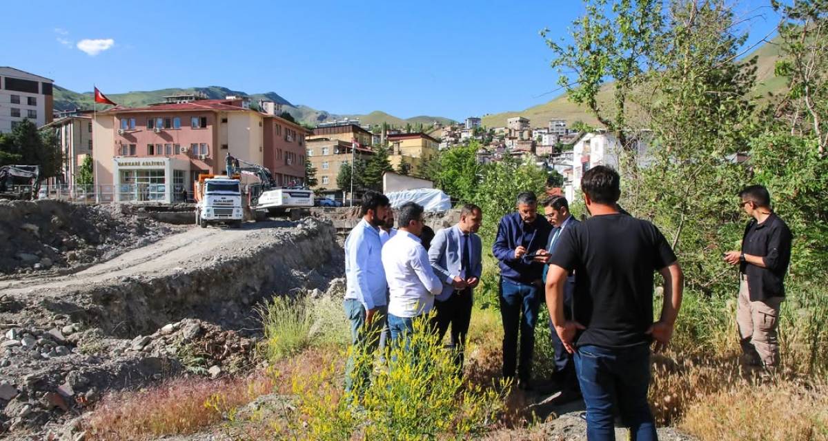 vali-celik-cumhuriyet-bassavcisi-harun-unlusoy-ile-yeni-adliye-binasi-icin-yurutulen-calismalari-inceledi-vali-ali-celik-cumhuriyet-bassavcisi-harun-unlusoy-vali-yardimcisi-tayyar-emre-mahmutoglu-ve-beraberi-2.jpg