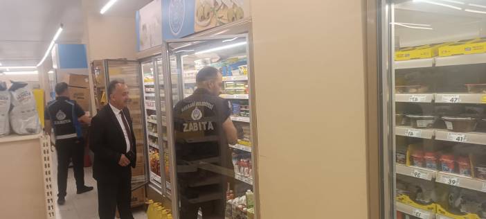 ilimizin-genelinde-zabita-mudurlugu-ekipleri-tarafindan-yapilan-zincir-marketlerde-yapilan-kontrollerde-hijyen-kasa-rafa-kontorlu-yapildi-gereken-tum-uyarilari-vermistir-denetimlerimiz-devam-etmektedir-2.jpg
