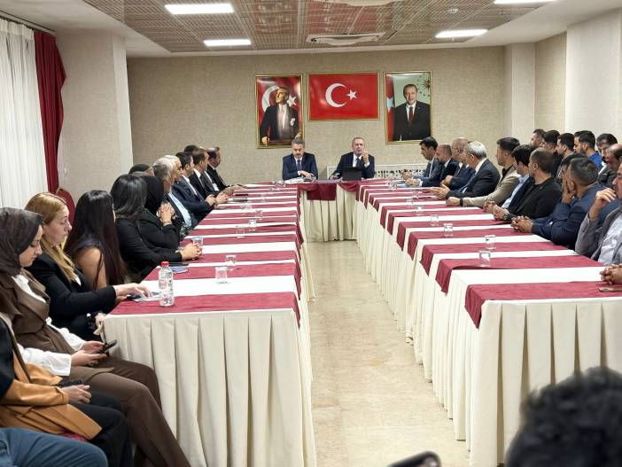 ak-qparti.jpeg