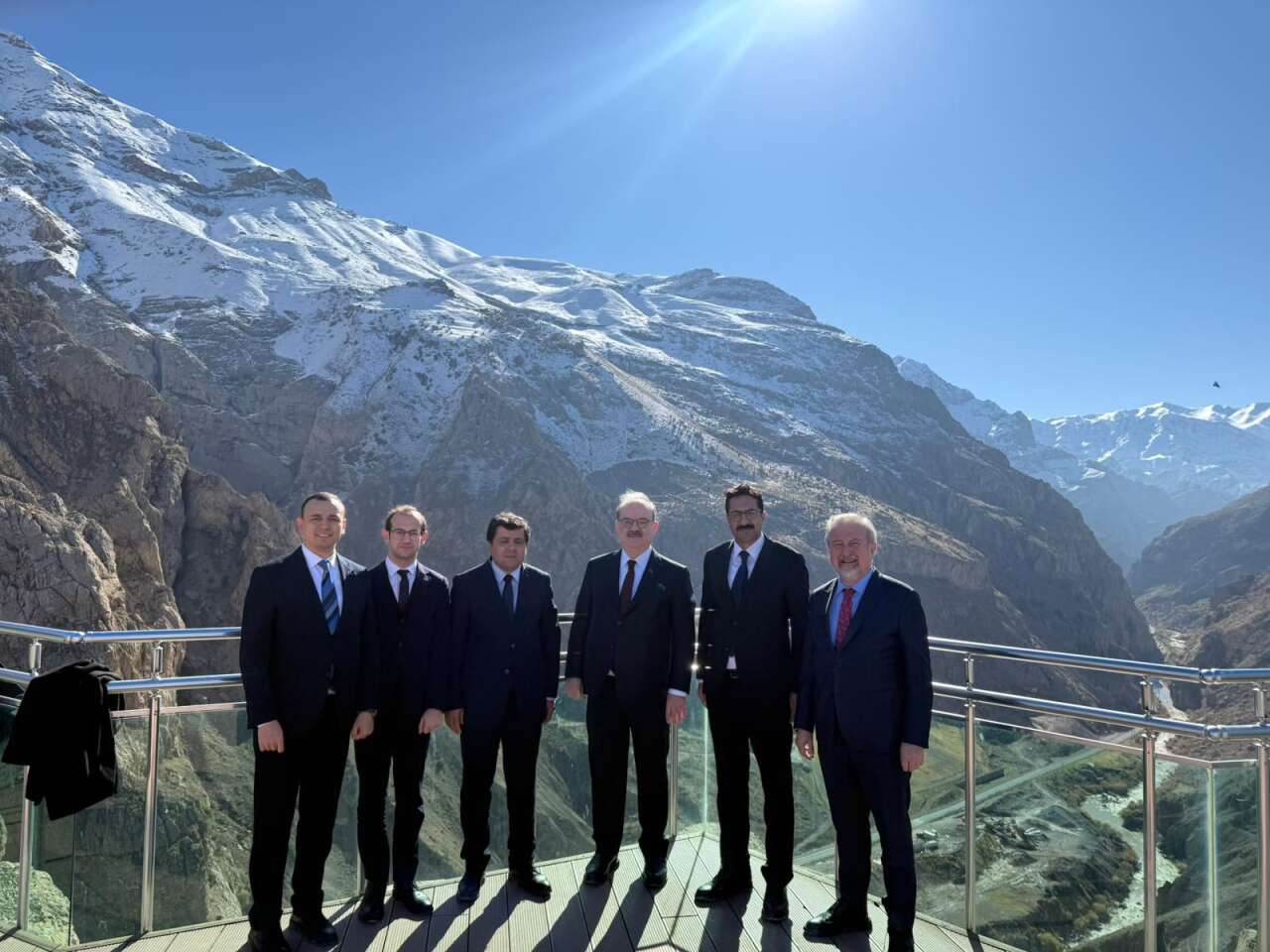 bakan-yardimcisi-cam-2