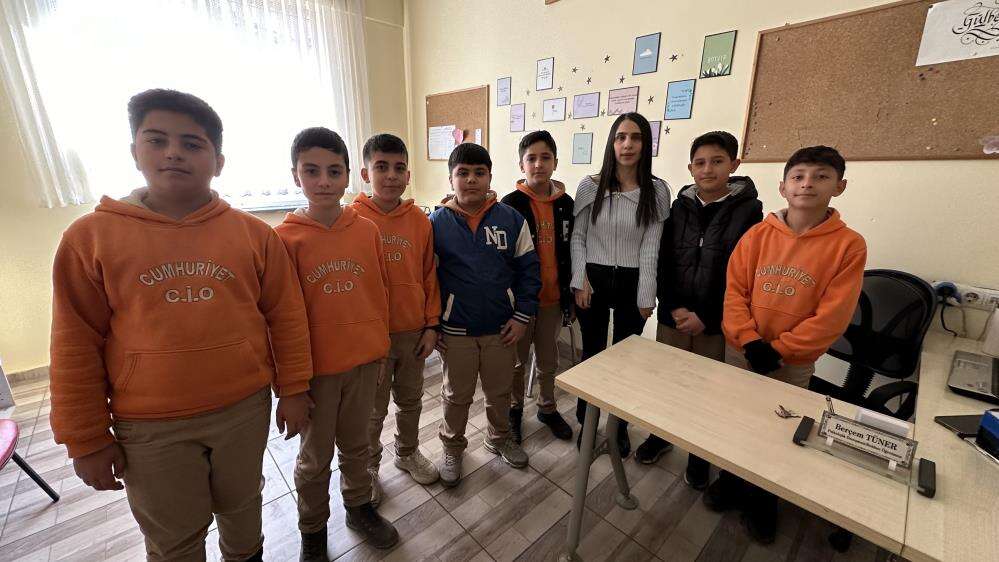 yuksekovanin-gorme-engelli-ogretmeni-tuner-ilce-sinirlarini-asan-bir-basari-hikayesi-yaziyor