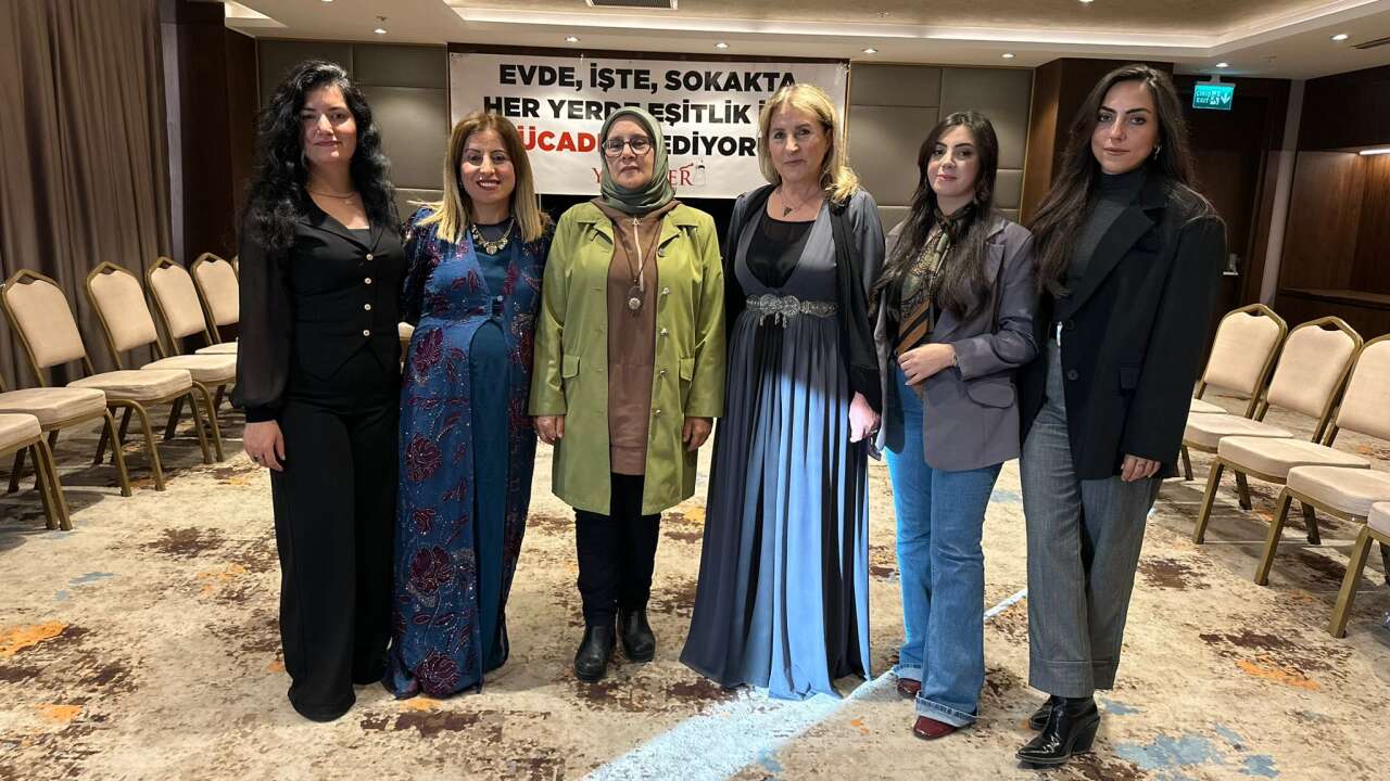 yuksekova-kadin-derneginden-kadinlarin-dilinde-baris-paneli