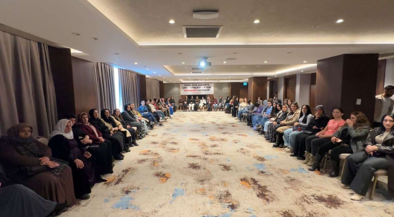 yuksekova-kadin-derneginden-kadinlarin-dilinde-baris-paneli