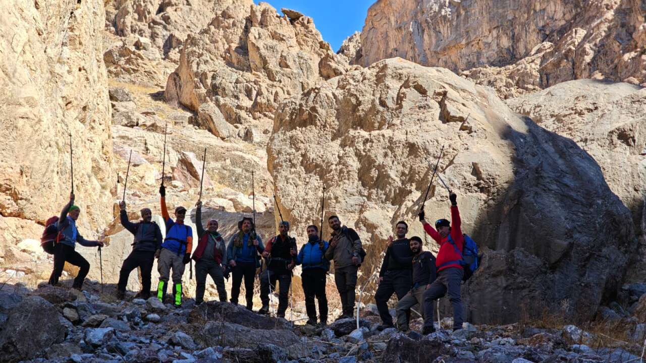 hakkarili-dagcilar-nesli-tukenen-gelincik-goruntuledi