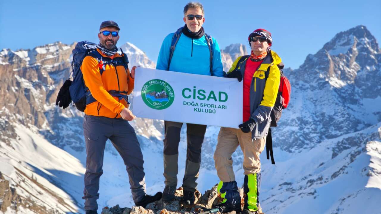 hakkarili-dagcilar-nesli-tukenen-gelincik-goruntuledi