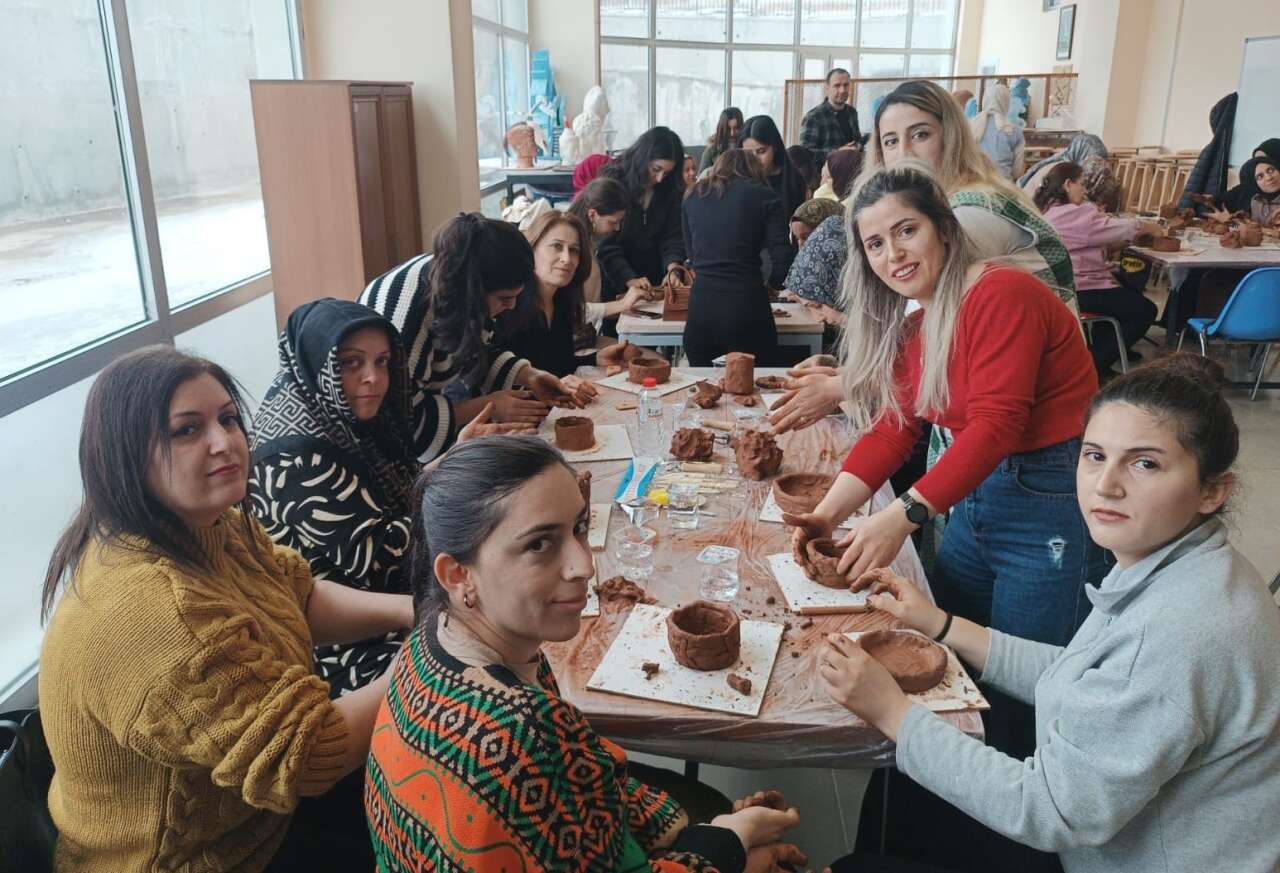 hakkaride-kadinlarin-gucune-sanat-destegi-1