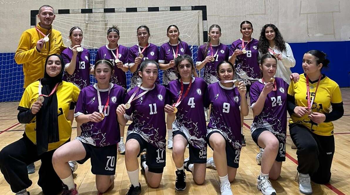 hakkari-spor-lisesi-hentbolda-turkiye-yari-finallerinde