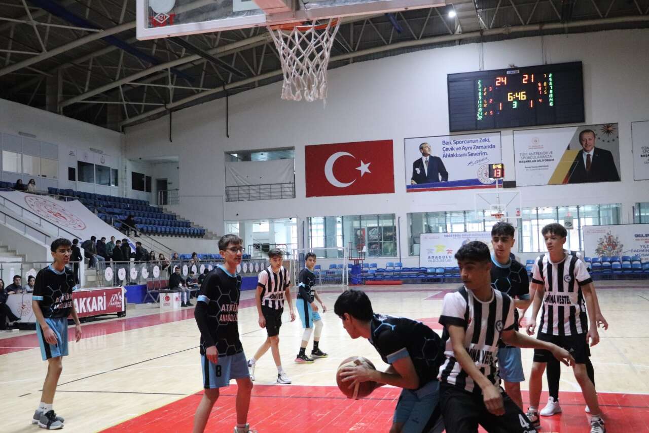 hakkaride-okul-sporlari-basketbol-il-birinciligi-sona-erdi