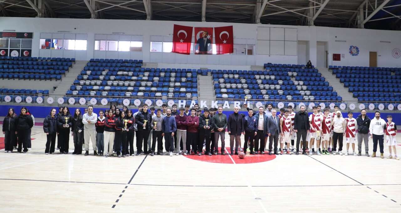 hakkaride-okul-sporlari-basketbol-il-birinciligi-sona-erdi