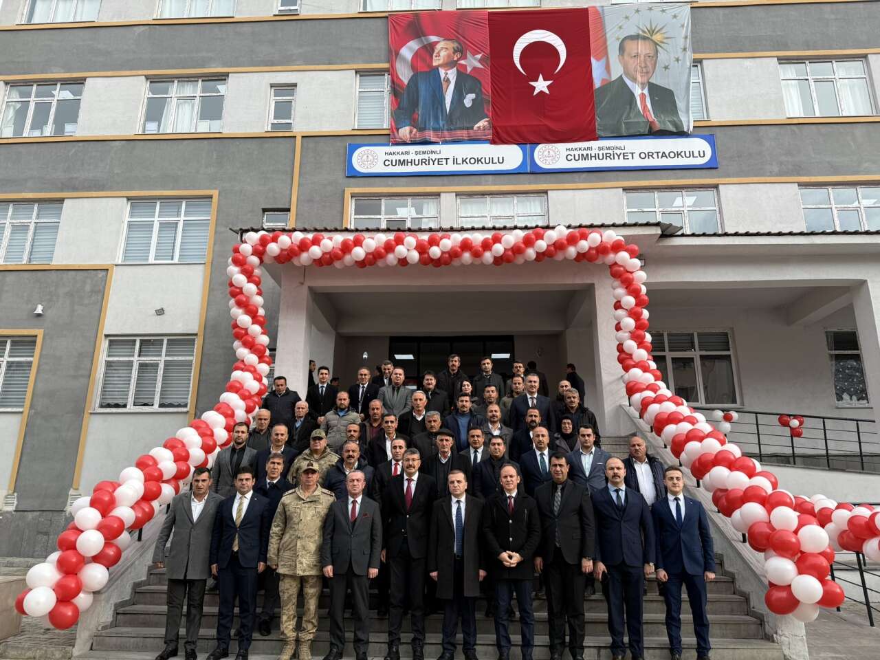 ortaokulunun-acilis-programina-katildi