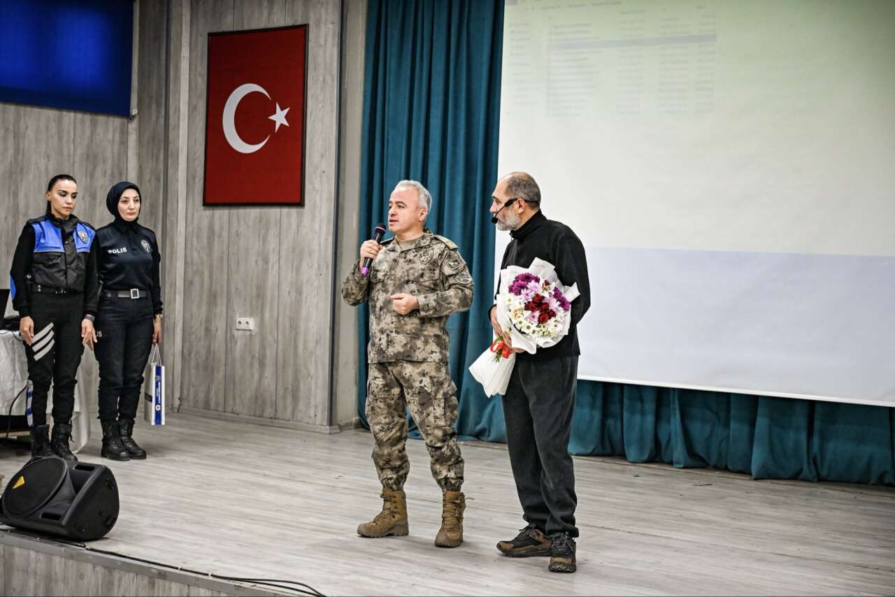 hakkaride-polislere-farkindalik-egitimi