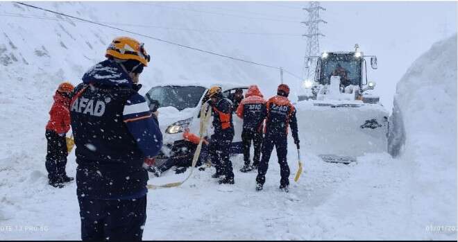 cig-altinda-kalanlar-kurtarildi
