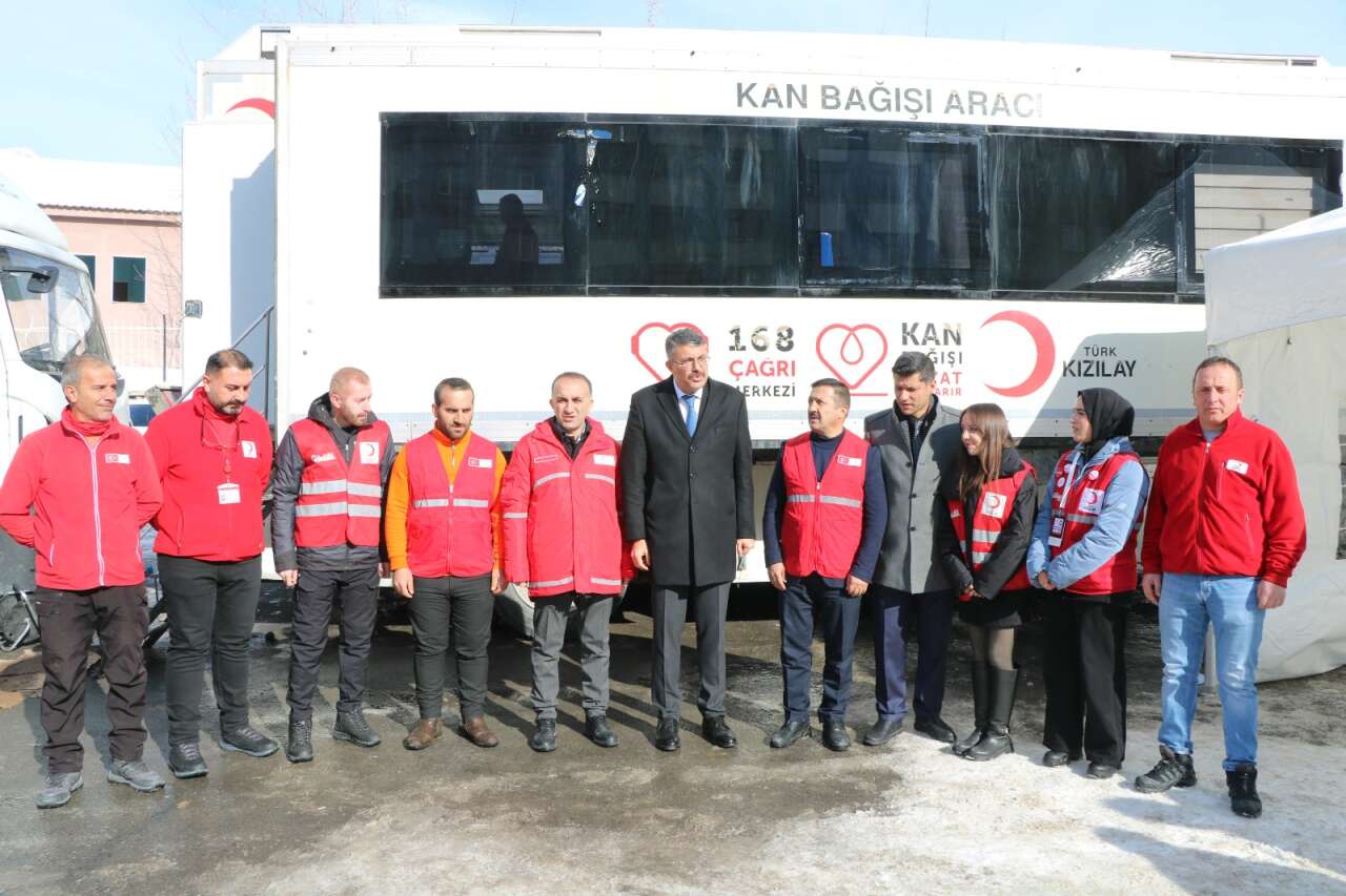 vali-celikten-kan-bagisi-kampanyasina-destek