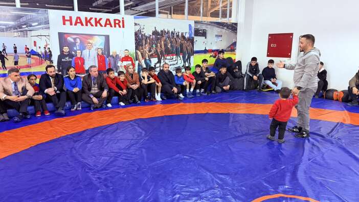 baskan-kaya-genclerimizle-durur-duyuyoruz