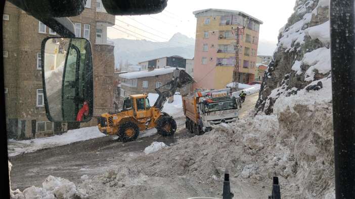 kar-daglari-tasiniyor